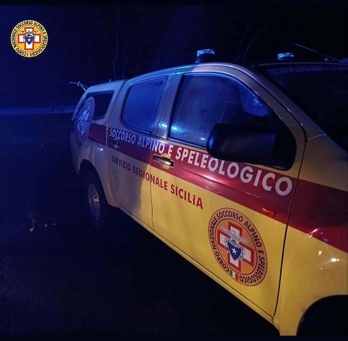 Due escursionisti non trovano il sentiero di ritorno sull'Etna: soccorsi con una motoslitta 