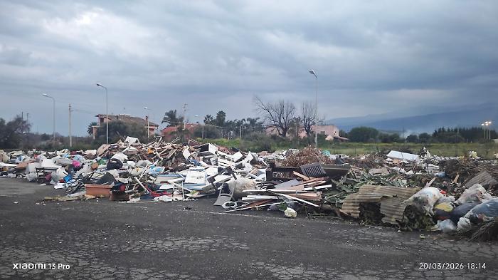 Giardini Naxos: via alla bonifica delle spiagge dopo il ciclone Harry