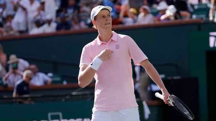 Sinner parte forte a Miami: Džumhur battuto in due set