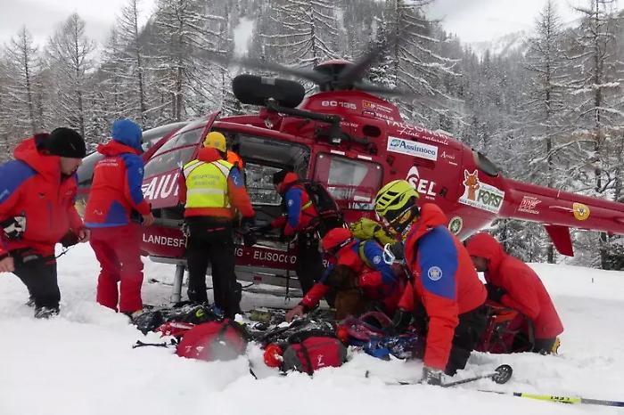 Valanga sul Tallone Grande a Racines: maxi operazione di soccorso, una decina di scialpinisti coinvolti