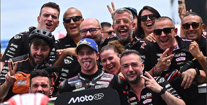 Bezzecchi trionfa e l'Aprilia fa il bis con Martin: l'Italia regna nelle moto