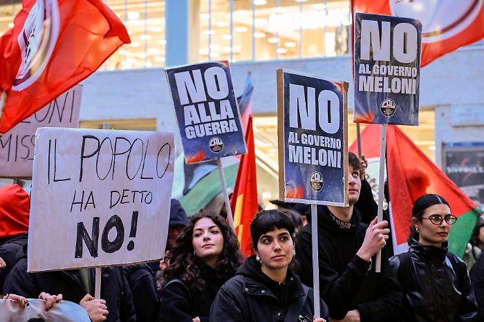 Referendum, il trionfo del NO, bocciata la riforma della Giustizia: &laquo;Vittoria come quella della lotta partigiana&raquo;. Meloni ammette la sconfitta: &laquo;Ma il Governo va avanti&raquo;  