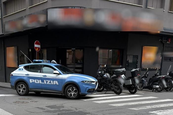 Pretende di allenarsi anche se ha l'abbonamento alla palestra scaduto: un 54enne d&agrave; in escandescenze e sfonda una parete