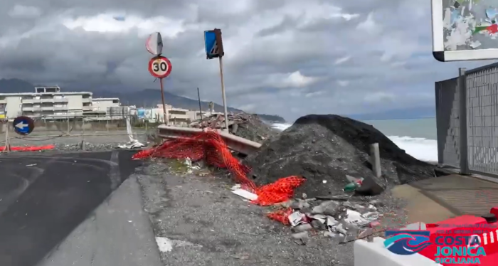 Il lungomare di Furci Siculo dopo il ciclone Jolina