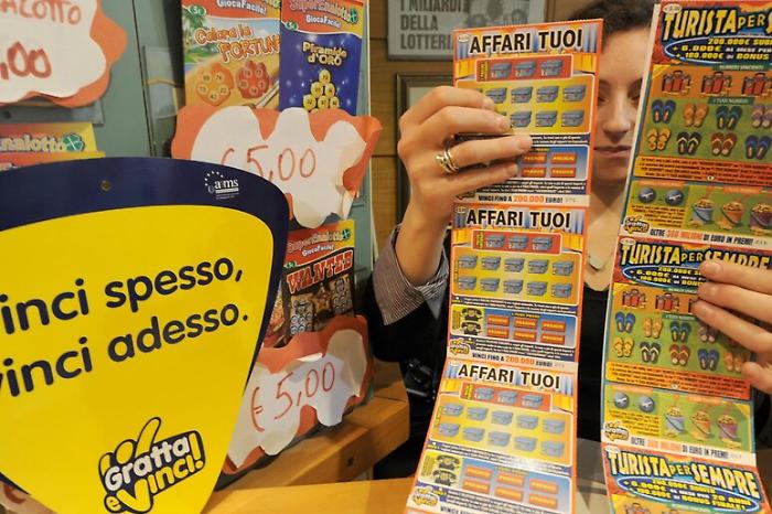 Lui le regala un "Gratta e vinci", lei vince 500 mila euro e scappa: cos&igrave; la disputa &egrave; finita in tribunale 