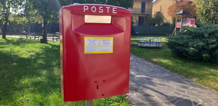 Poste Italiane, la rivoluzione &egrave; "Rosso Digitale": arrivano le cassette postali smart che leggono l&rsquo;aria