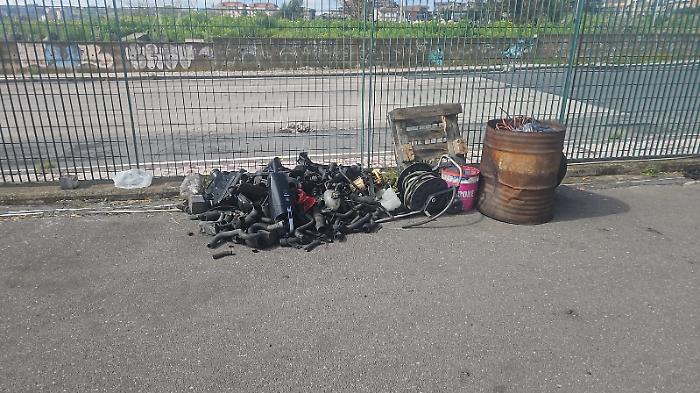 Discarica piazzale della piscina comunale di Nesima