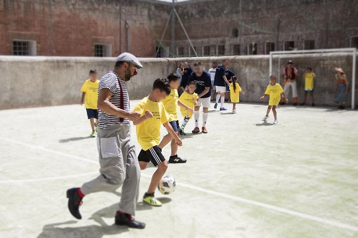 Ragusa, all'ombra della cella padri e figli per coltivare un rapporto