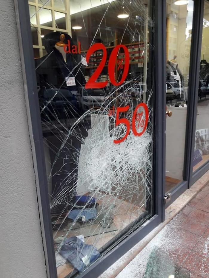 Modica, raid notturno: presi di mira sei locali