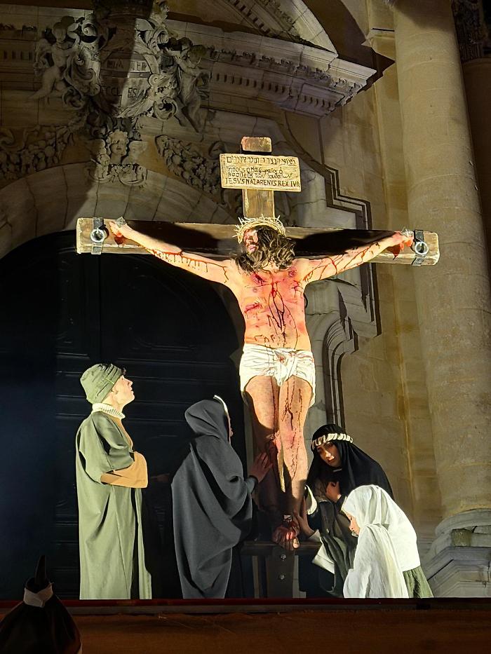 Ragusa, una grande suggestione per la Via Crucis vivente che ha animato gli scorci suggestivi di Ibla