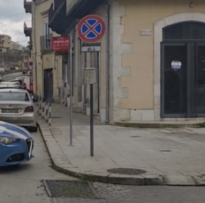Le spaccate ai negozi di via Tirella a Modica, la polizia blocca un uomo