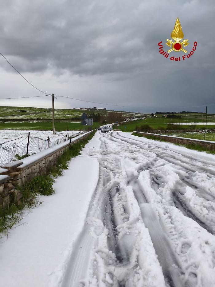 Violenta grandinata sulla strada che collega Chiaramonte a Ragusa e Monterosso