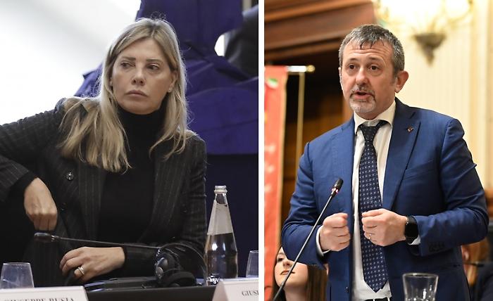 Dimissioni Delmastro-Bartolozzi, le reazioni da Renzi a Conte. E adesso c'&egrave; chiede la "testa" di Santanch&egrave;