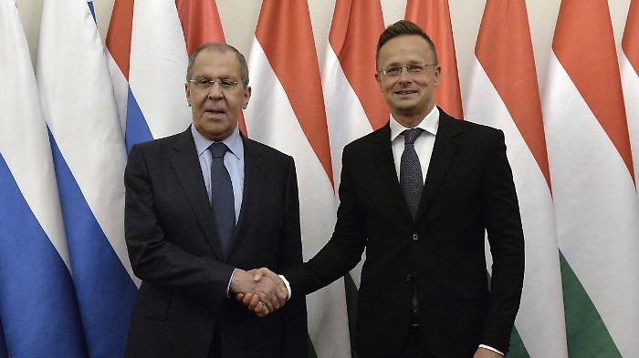 Il &ldquo;cavallo di Troia&rdquo; di Putin a Bruxelles: la telefonata che inguaia Szijj&aacute;rt&oacute; (e Orban) e che scuote l&rsquo;Unione Europea