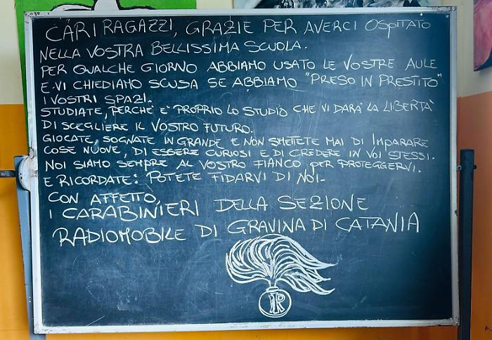 Carabinieri a Camporotondo: il presidio elettorale diventa un messaggio di speranza per gli studenti