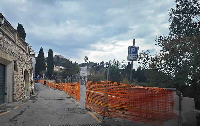 Via Roma, la passerella panoramica cammina a passo di lumaca
