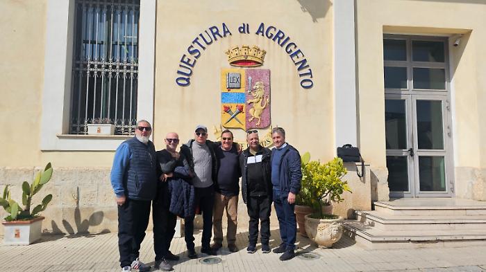 Il silenzio che urla in piazza: i sordi agrigentini alzano la voce contro l'indifferenza