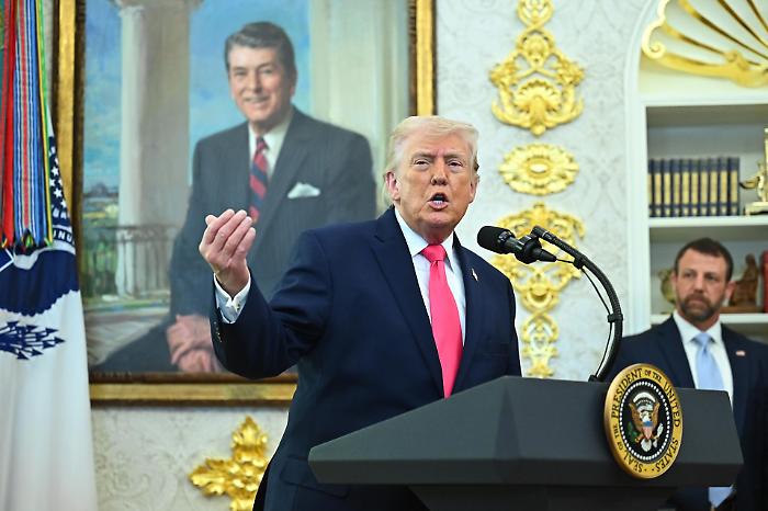 Il "penultimatum" di Trump all'Iran: niente raid alle centrali energetiche fino al 6 aprile (e Teheran smentisce i colloqui)