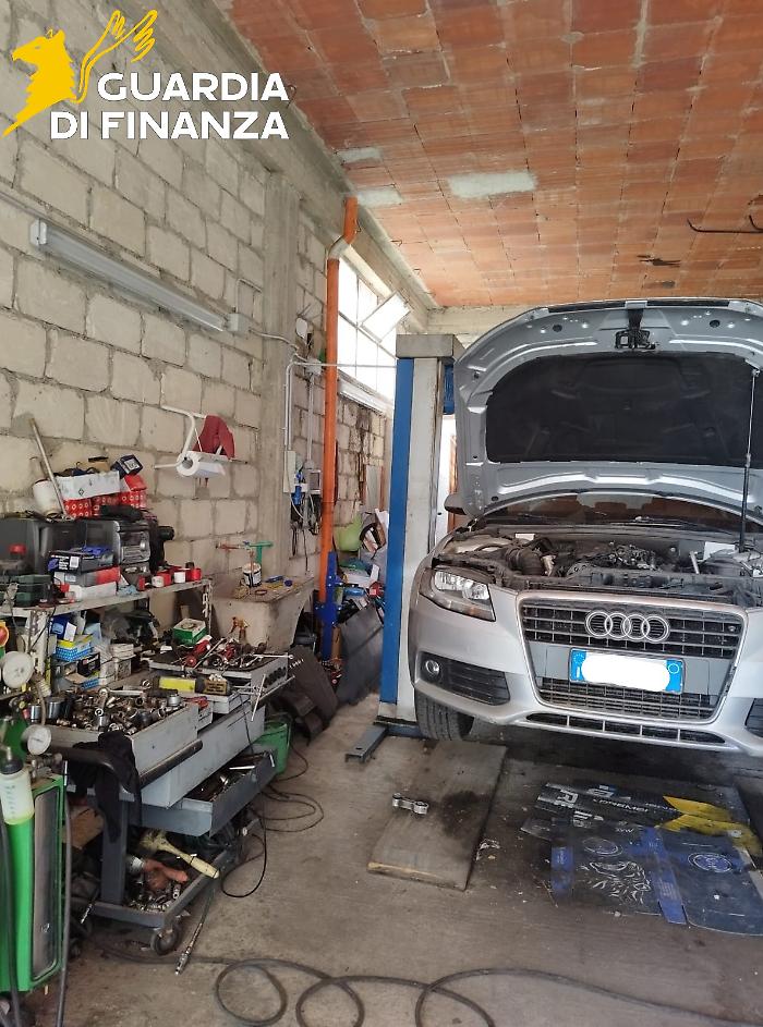 Modica, scoperta officina meccanica abusiva: sequestrate le attrezzature e segnalato il responsabile