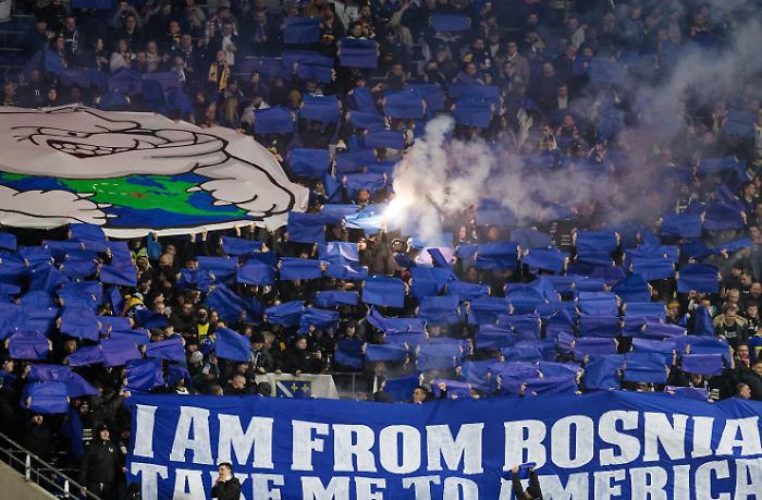 La Bosnia di Dzeko gela Cardiff e il Galles e si guadagna la finale con l'Italia