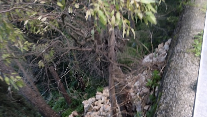 Modica, cede un muraglione a San Giuliano: pesanti disagi alla viabilit&agrave; 
