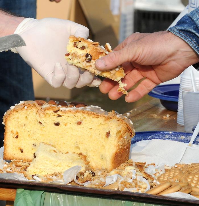 Tra uova d'oro, dolci amarissimi e agnelli salati: la mappa dei rincari di Pasqua