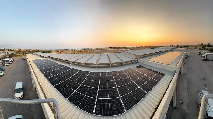 Santa Croce, completato l'allaccio dell'impianto fotovoltaico sulla copertura del mercato ortofrutticolo