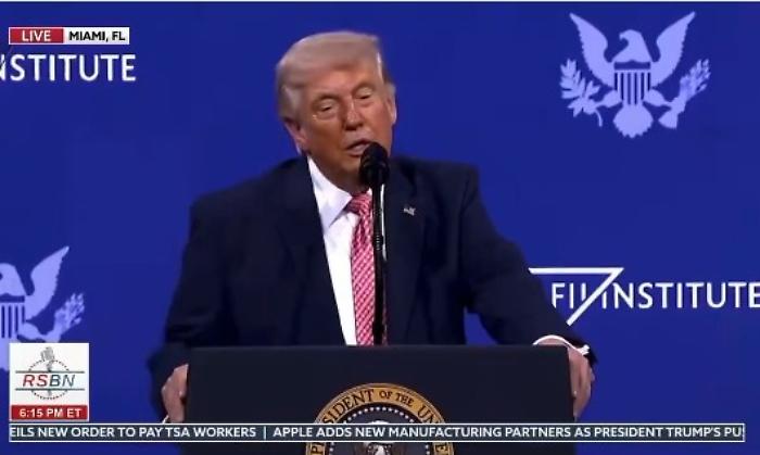 Trump: &laquo;Mohammed bin Salman? Non pensava che avrebbe dovuto baciarmi il culo&raquo; 