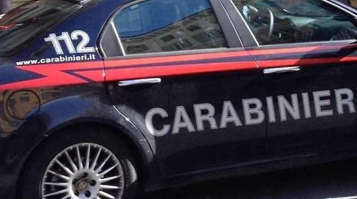 Si presenta in ospedale con ferite d'arma da fuoco ma tace su quanto gli &egrave; accaduto