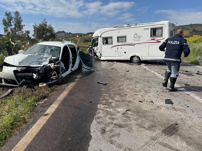 Incidente tra Porto Empedocle e Realmonte: scontro tra camper e due auto, tre feriti