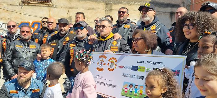 Il Motorcycle Club Bandidos MC Palermo Chapter porta doni e intrattiene gli ospiti della &ldquo;Casa di tutte le genti&rdquo; di Palermo