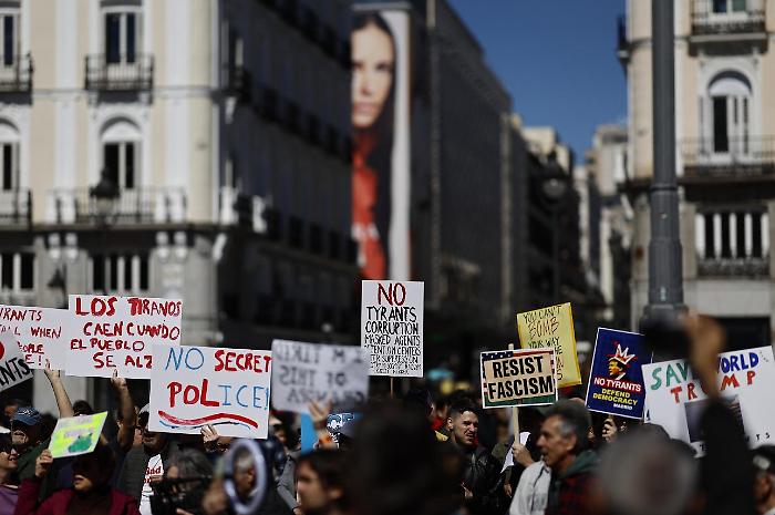 La Spagna chiude lo spazio aereo ai voli militari per l'Iran e protesta contro Israele