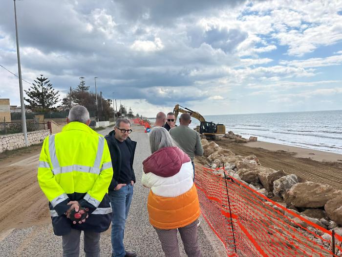 Ispica, proseguono i lavori per il ripristino della litoranea: "Obiettivo completare entro aprile"