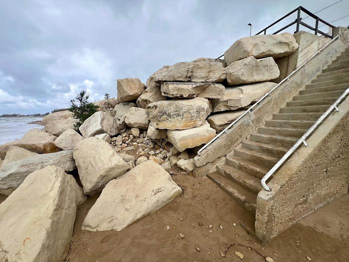 "La spiaggia di Caucana ridotta ai minimi termini"