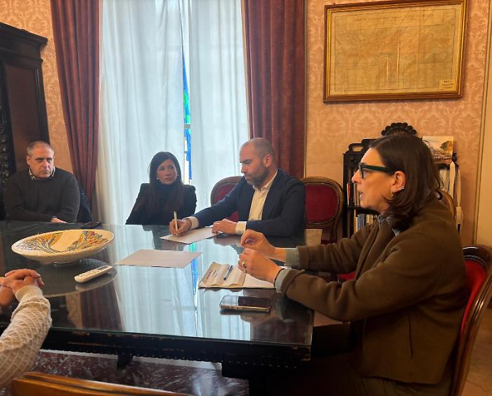 Centro storico a Modica, il Comune passa all'azione