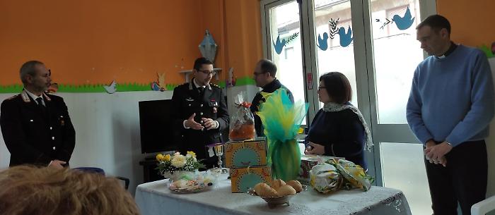 Carabinieri di Randazzo all'AIAS: doni pasquali, messa e prevenzione contro le truffe