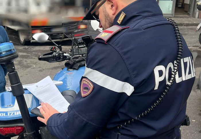 Minaccia di morte il "collega" parcheggiatore abusivo per un incasso di cinque euro, arrestato un 29enne al lungomare