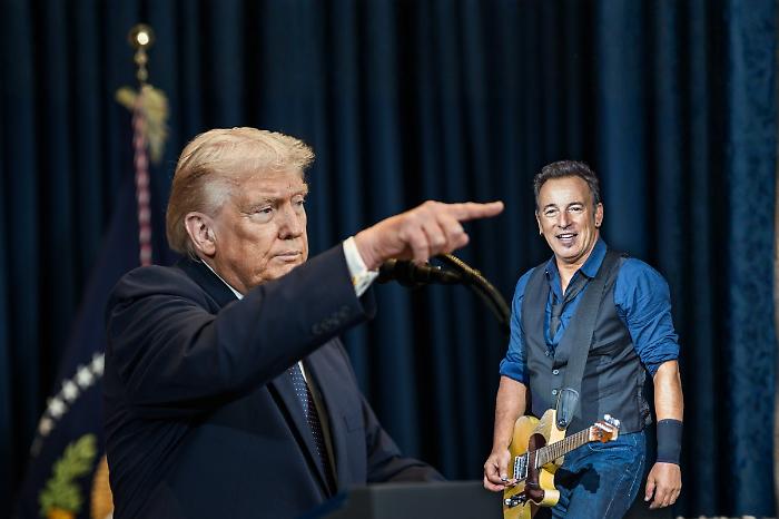 Trump attacca Springsteen: &laquo;Un perdente, sembra una prugna secca&raquo;