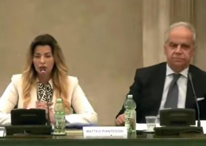Chi &egrave; Claudia Conte, la donna che ha messo il rischio il posto di ministro di Matteo Piantedosi