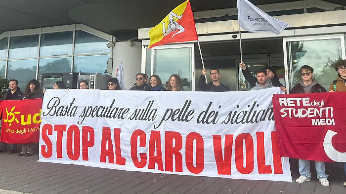 &laquo;Basta speculare sulla pelle dei siciliani&raquo;: da Catania parte la protesta contro il caro-voli di Pasqua