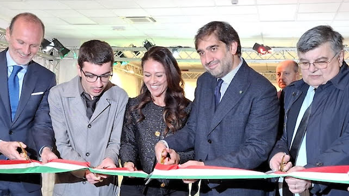 Giornata Mondiale sull'Autismo: la senatrice Giusy Versace ha inaugurato a Roma la mostra di un giovane artista autistico 