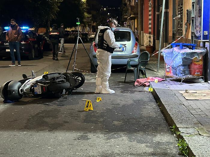 Il tentato femminicidio di Picanello, l'uomo ancora in fuga. La vittima in codice rosso, sottoposta a intervento