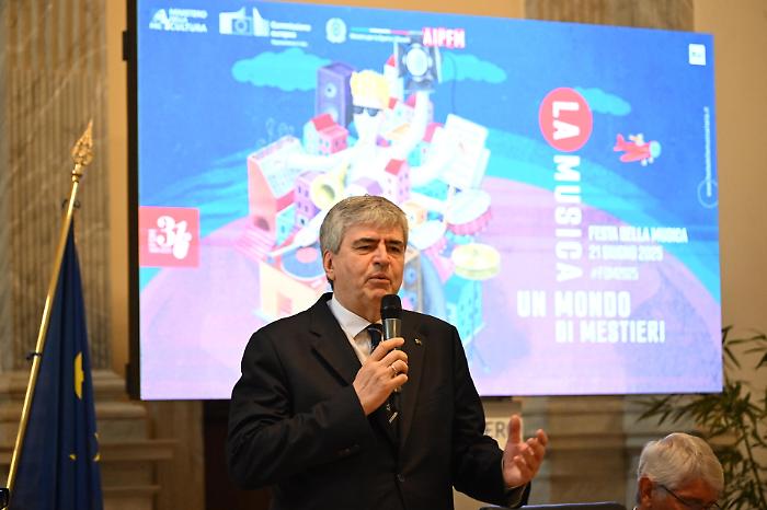 il ministro per il Turismo, Gianmarco Mazzi