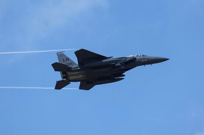 F-15E americano abbattuto sull'Iran? I rottami parlano, in corso missione per il recupero dei due aviatori