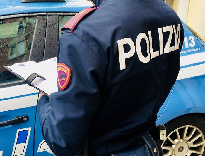 Carenze igieniche, lavoratori in nero e violazioni antincendio: task force scopre irregolarit&agrave; in due ristoranti 