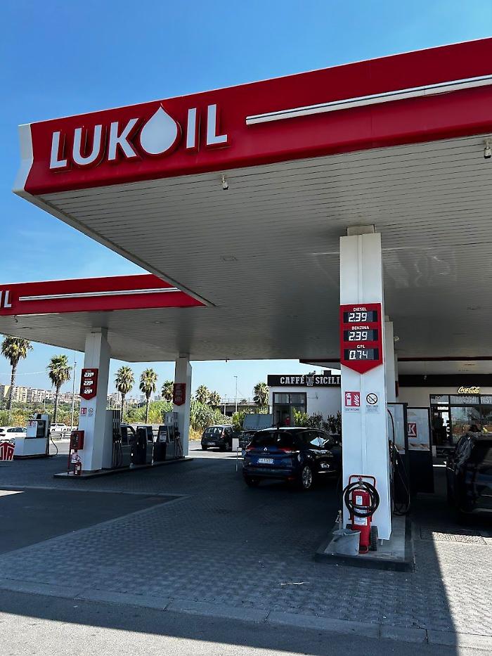 Tentata rapina al distributore Lukoil lungo l'Asse dei servizi: malviventi "armati" di flex ma il colpo fallisce