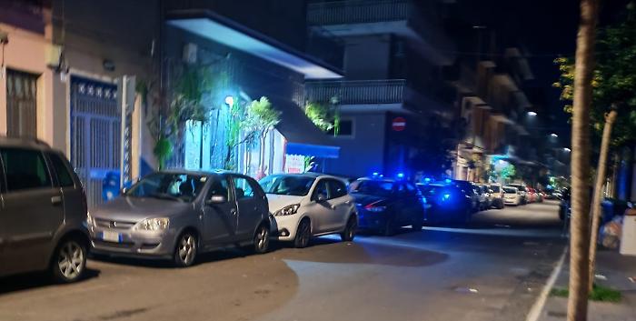 Misterbianco, sparatoria in una macelleria: gambizzato il figlio 19enne del titolare