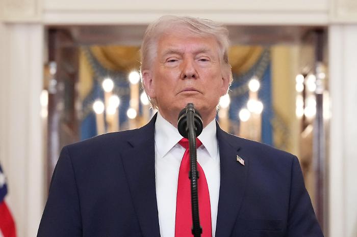 Trump alza il prezzo dello scontro con l&rsquo;Iran: ultimatum su Hormuz, minaccia di colpire centrali e ponti