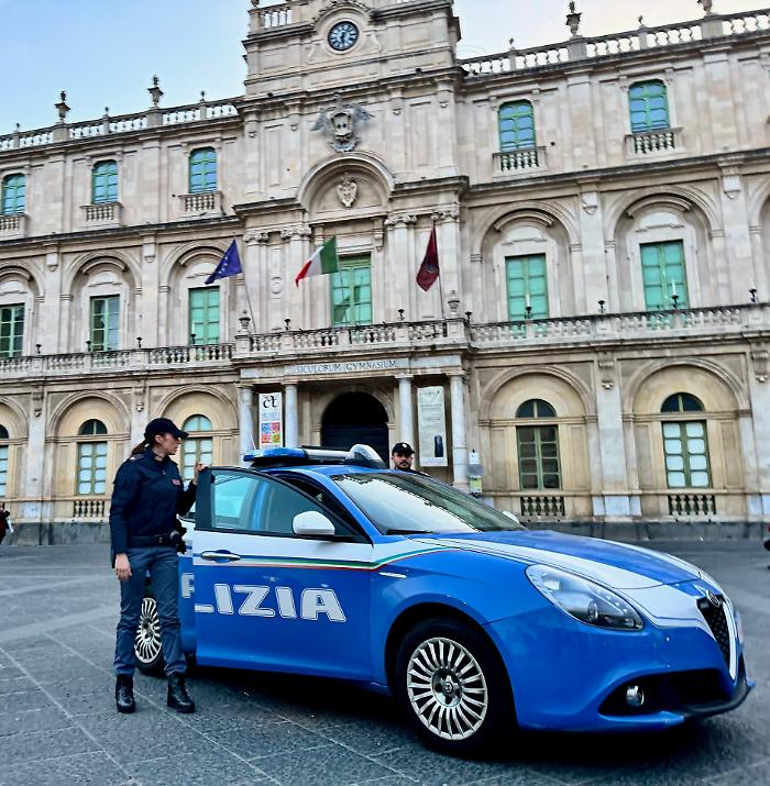 Arrestata dopo la fuga tra le viuzze di piazza Duomo: rub&ograve; il portafoglio a una dipendente dell'Universit&agrave; di Catania