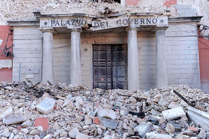 L&rsquo;Aquila, 17 anni dopo: la notte che non passa e la citt&agrave; che continua a misurarsi con la memoria